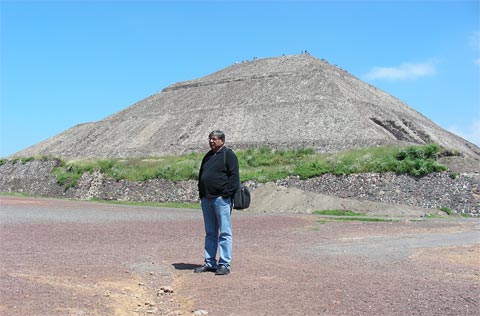 pyramids in mexico. the giant quot;Pyramid of the