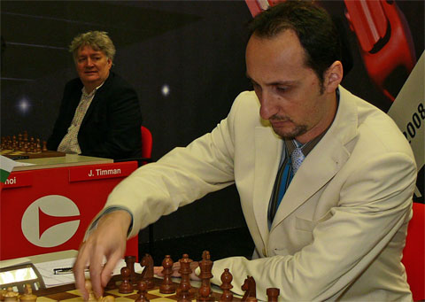 Veselin Topalov with Jan Timman in the background