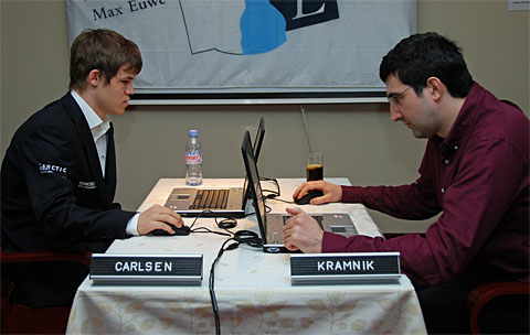 http://www.chessbase.com/news/2010/amber/round08-01.jpg