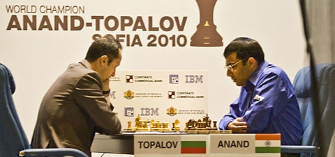 Anand and Topalov playing