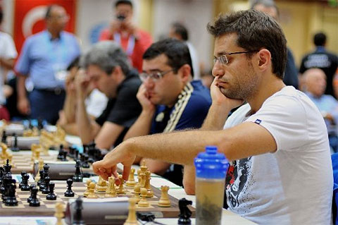 http://www.chessbase.com/news/2012/istanbul/r11-06.jpg