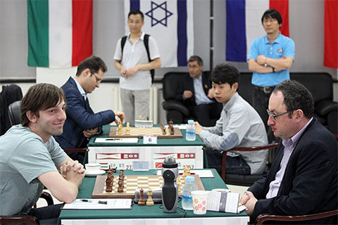 http://www.chessbase.com/Portals/4/files/news/2013/beijing/beijing1003.jpg
