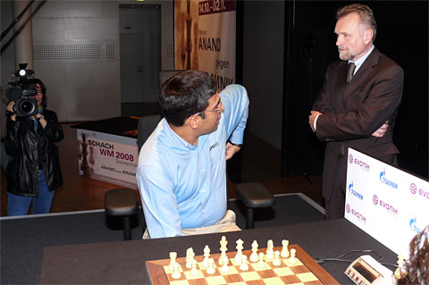 Seat needs some adjusting. Photo © Frederic Friedel, ChessBase.