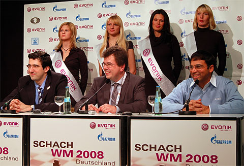 Press Conference. Photo by Frederic Friedel (ChessBase).