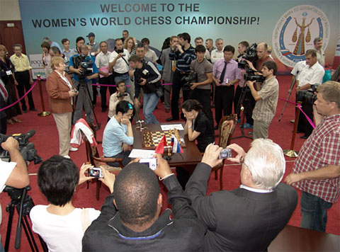 Alexandra Kosteniuk and Hou Yifan in a thrilling finale. Media interest was keen and several website were covering the event. Photo by Evgeny Atarov for FIDE.