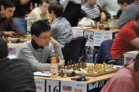 Yu Yangyi enroute to beating Sergei Movesesian.